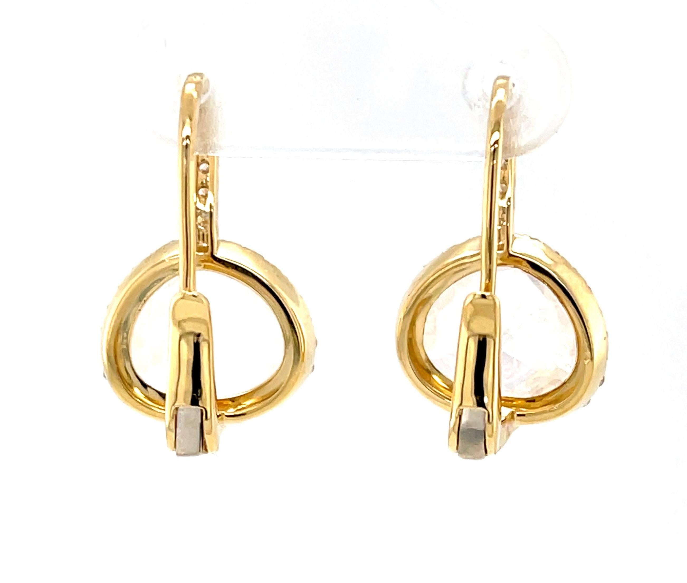 Femenino o masculino Pendientes de gota de oro amarillo con halo de diamantes y piedra lunar facetada en venta