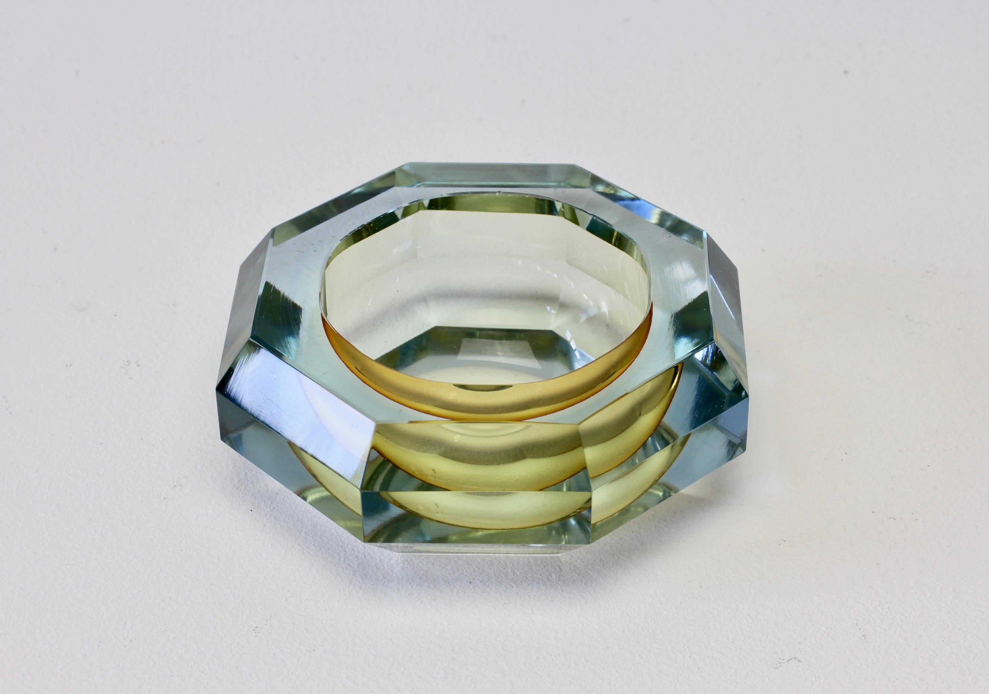 Faceted Murano Sommerso Diamond Cut Glass Bowl Attributed to Mandruzzato In Good Condition In Landau an der Isar, Bayern