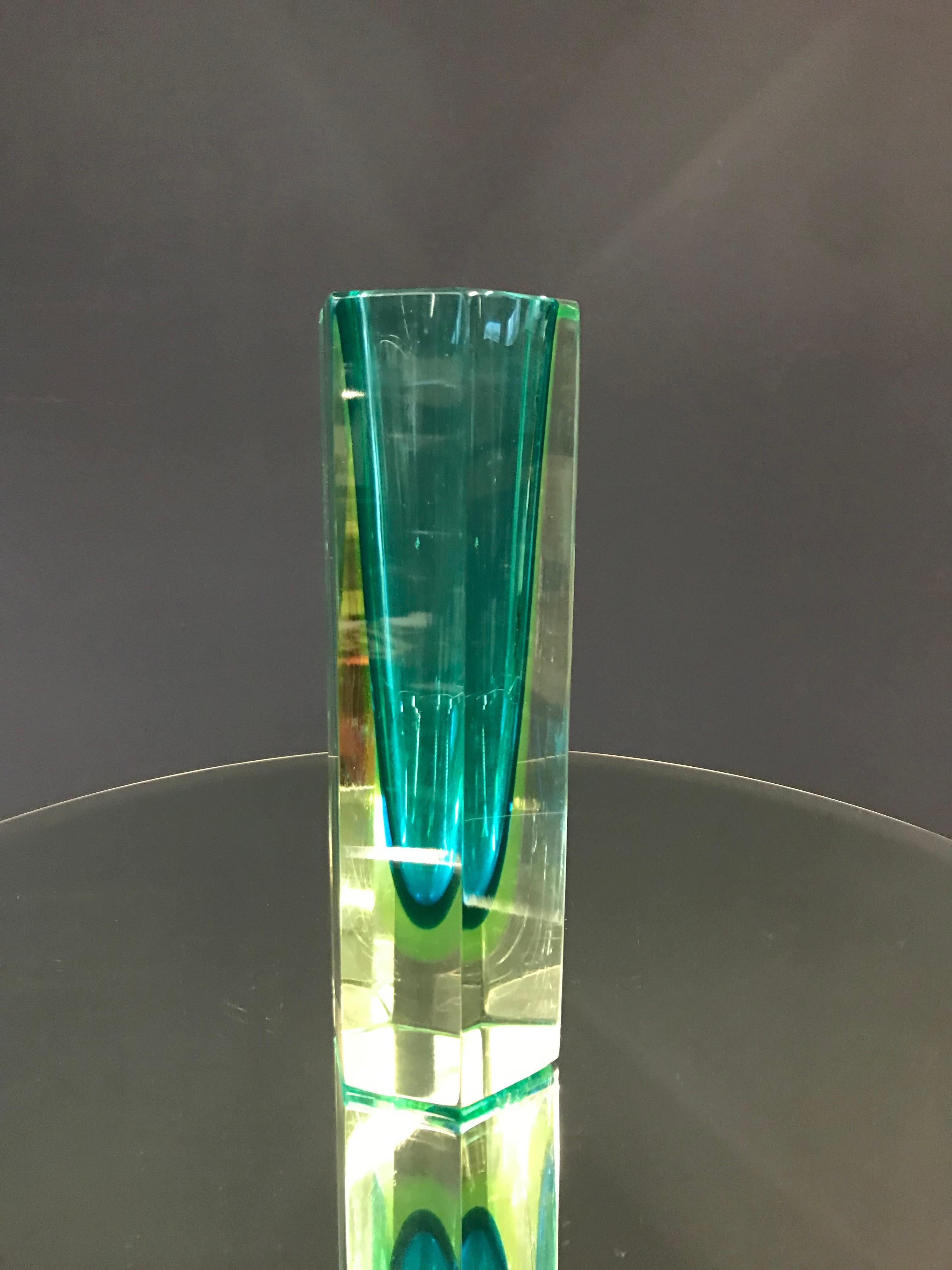 Mid-Century Modern Faceted Murano 'Sommerso' Glass Vase Attributed to Mandruzzato, circa 1960-1969 For Sale