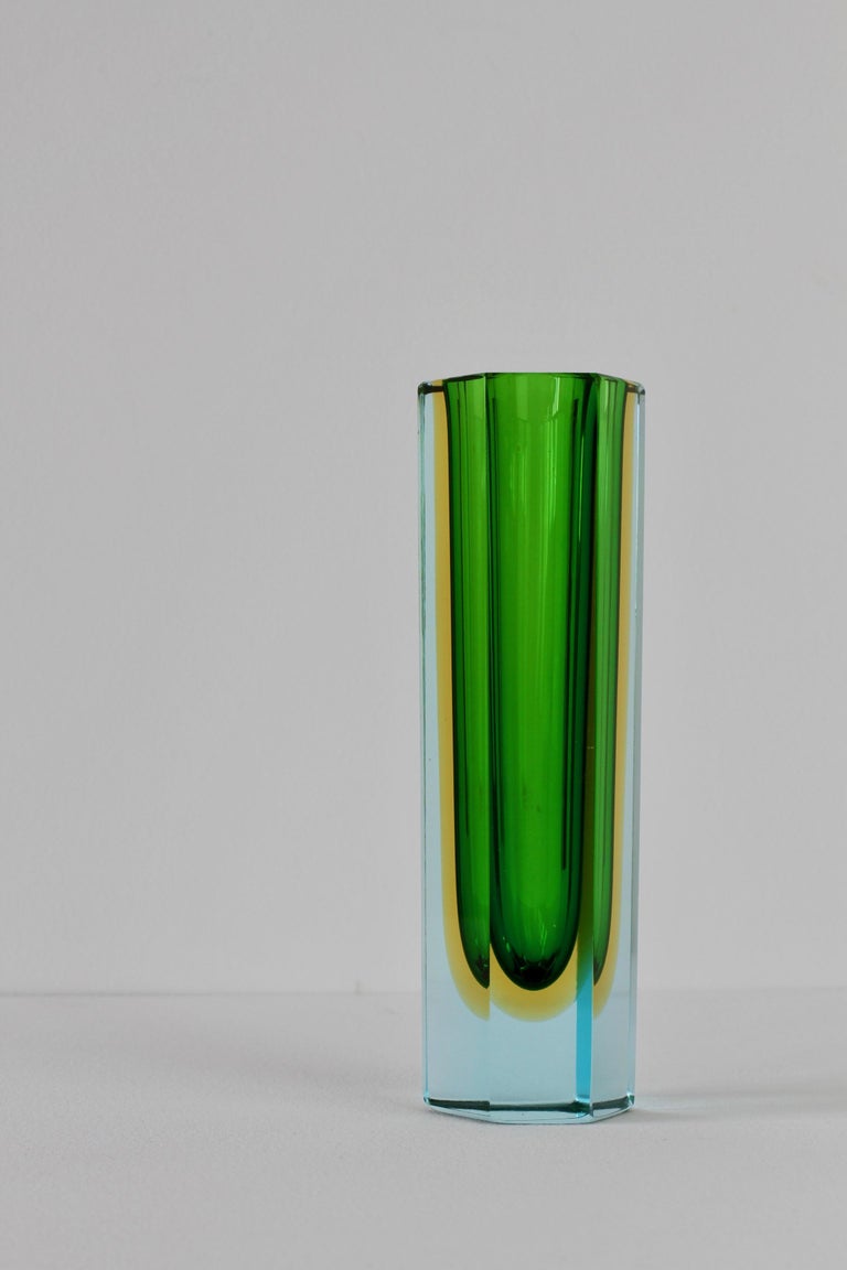 Italian Faceted Murano 'Sommerso' Glass Vase Attributed to Mandruzzato, circa 1960-1969 For Sale