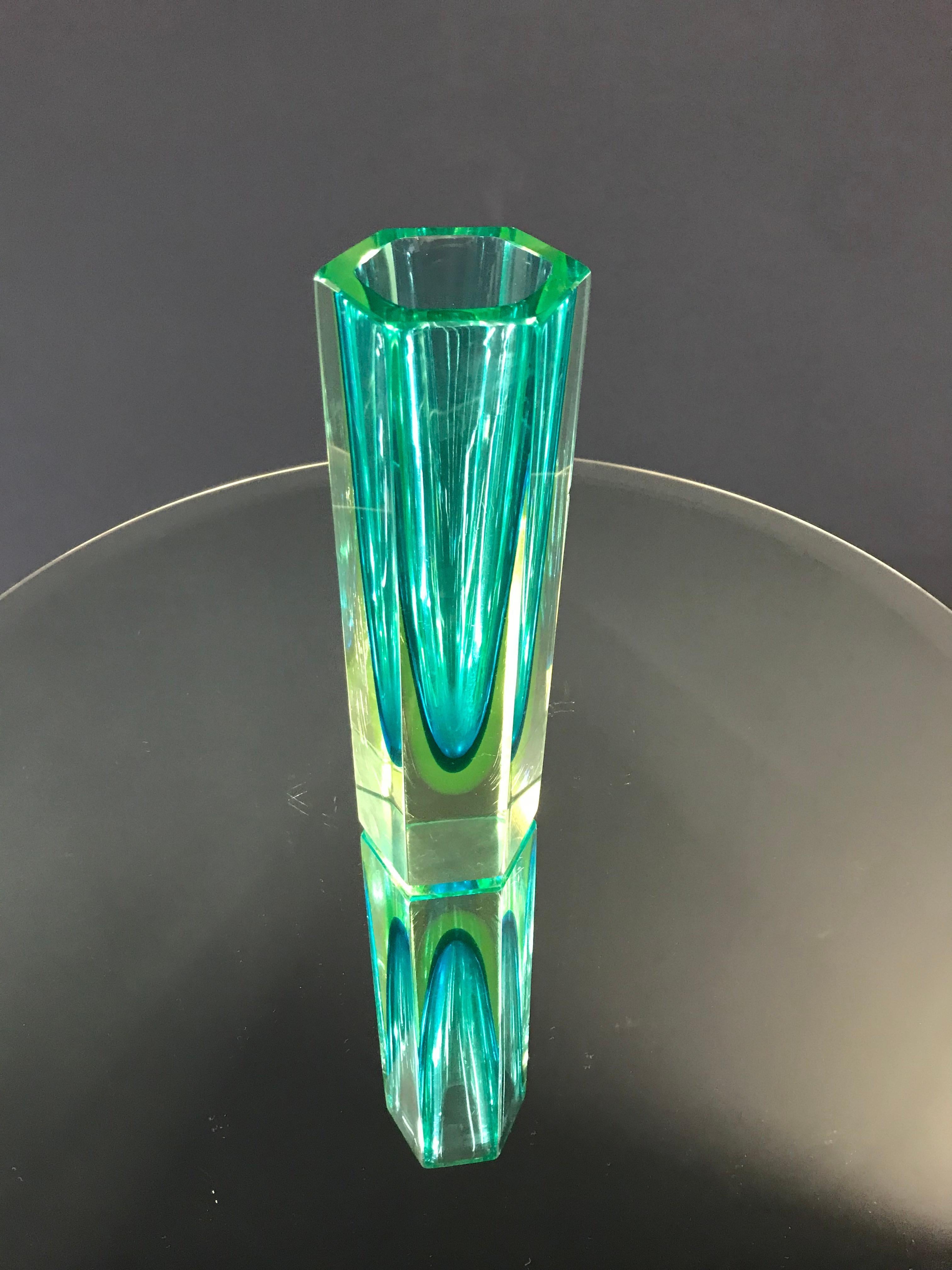 Italian Faceted Murano 'Sommerso' Glass Vase Attributed to Mandruzzato, circa 1960-1969 For Sale