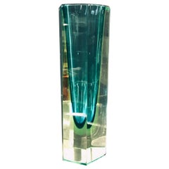 Jarrón de cristal facetado de Murano "Sommerso" Atribuido a Mandruzzato, circa 1960-1969