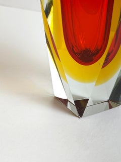 Jarrón facetado de Murano Glass Sommerso Rojo y Amarillo, Italia, Años 60