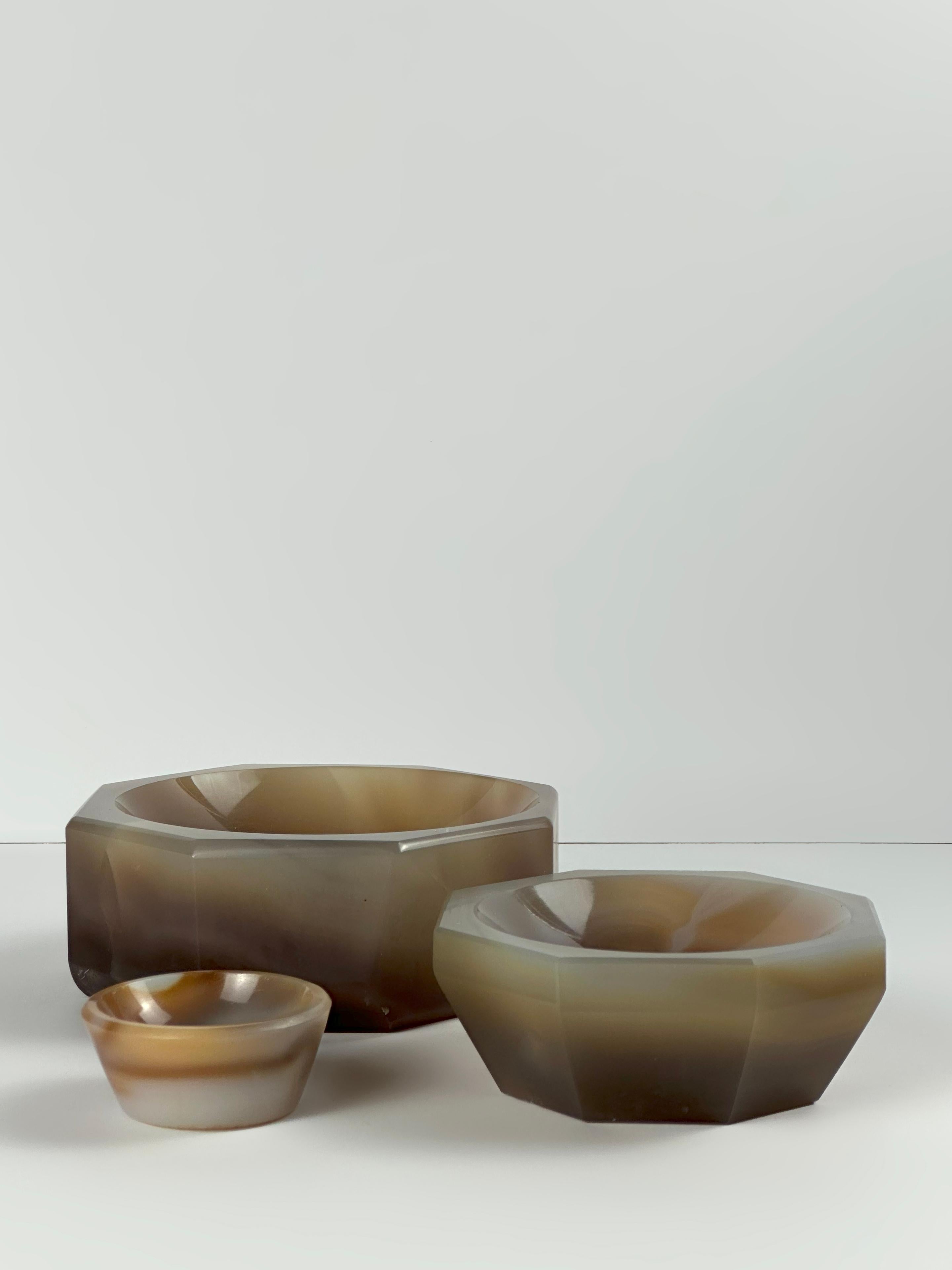 Cuenco octogonal facetado en ágata de Botsuana gris y marrón, años 60 en venta 2