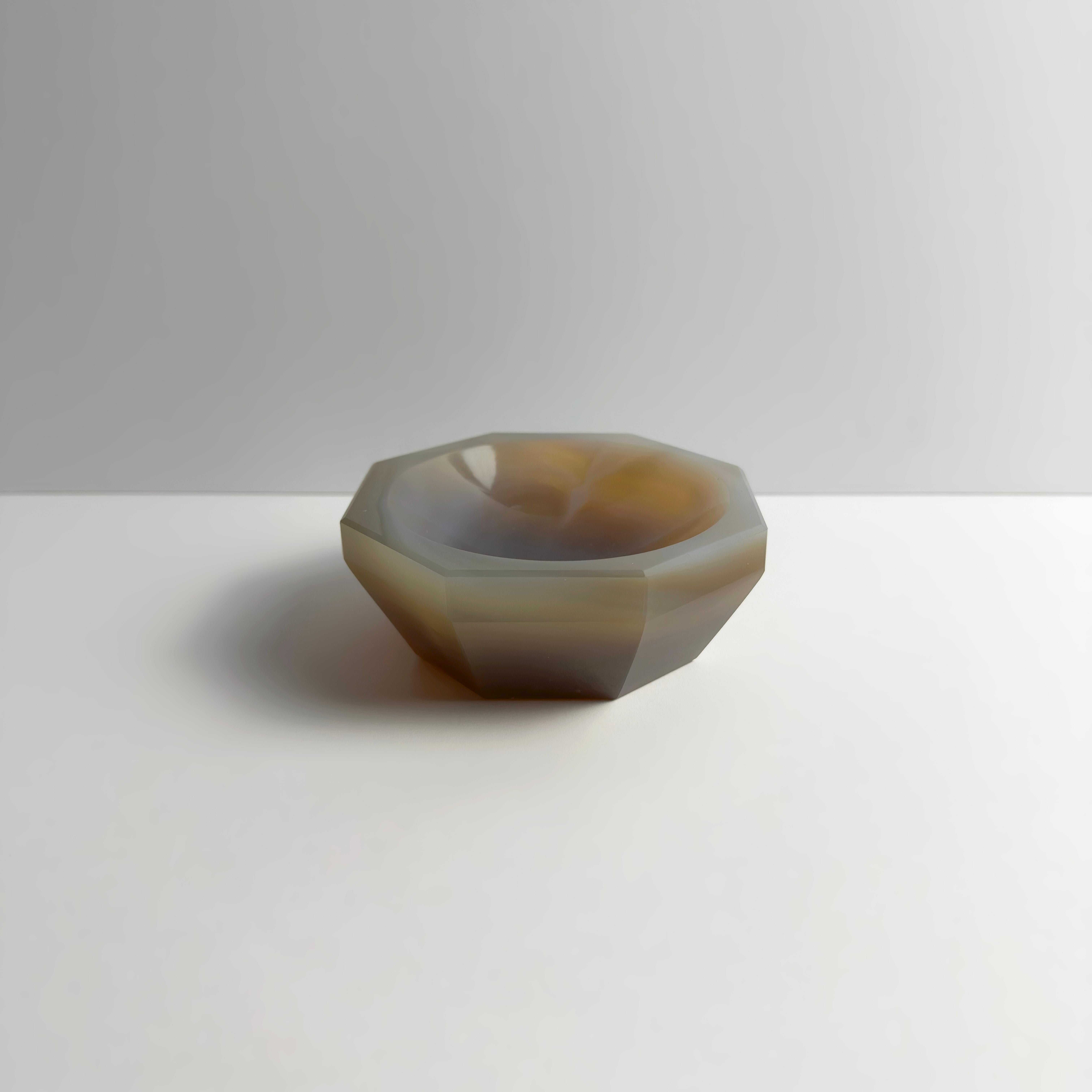 Cuenco octogonal facetado en ágata de Botsuana gris y marrón, años 60 en Bueno estado para la venta en Glasgow, GB