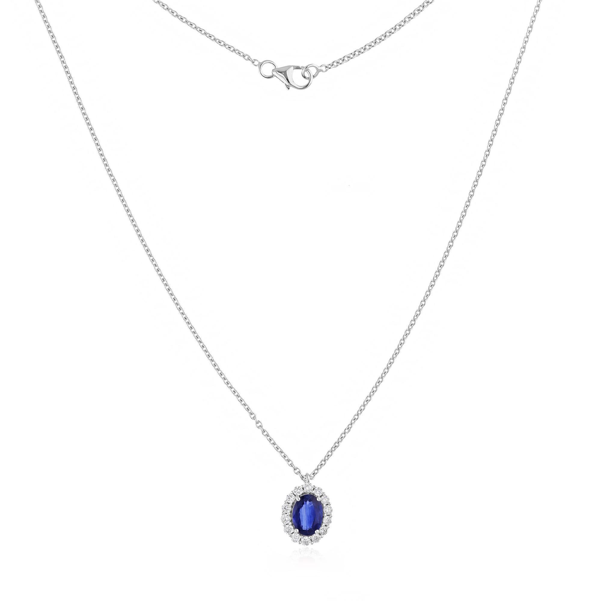 Collier à pendentifs en or blanc 14k avec saphir bleu ovale facetté et diamant en forme de halo en vente 1