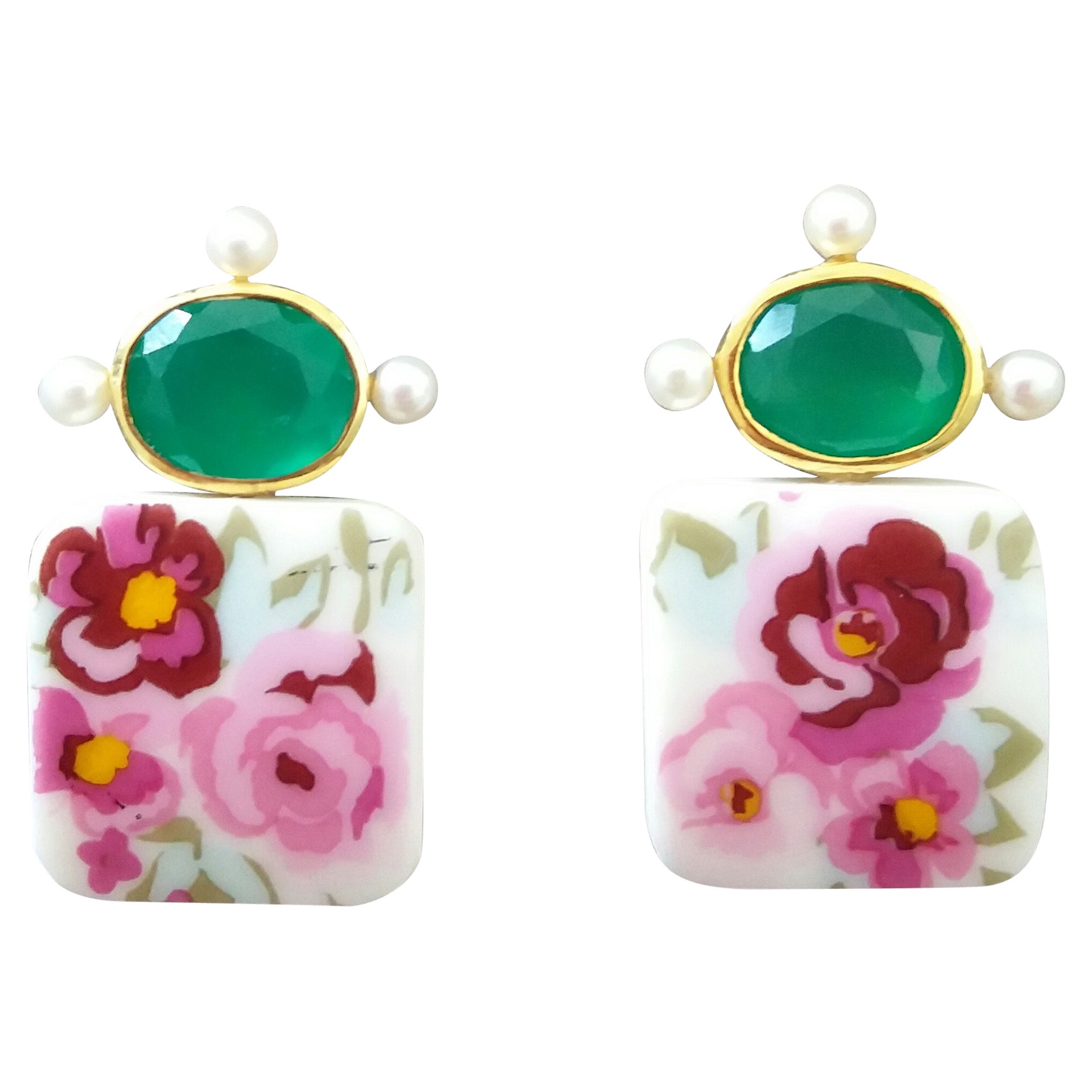 Orecchini sfaccettati ovali di onice verde in ceramica quadrata in oro giallo 14 kt con perle in vendita