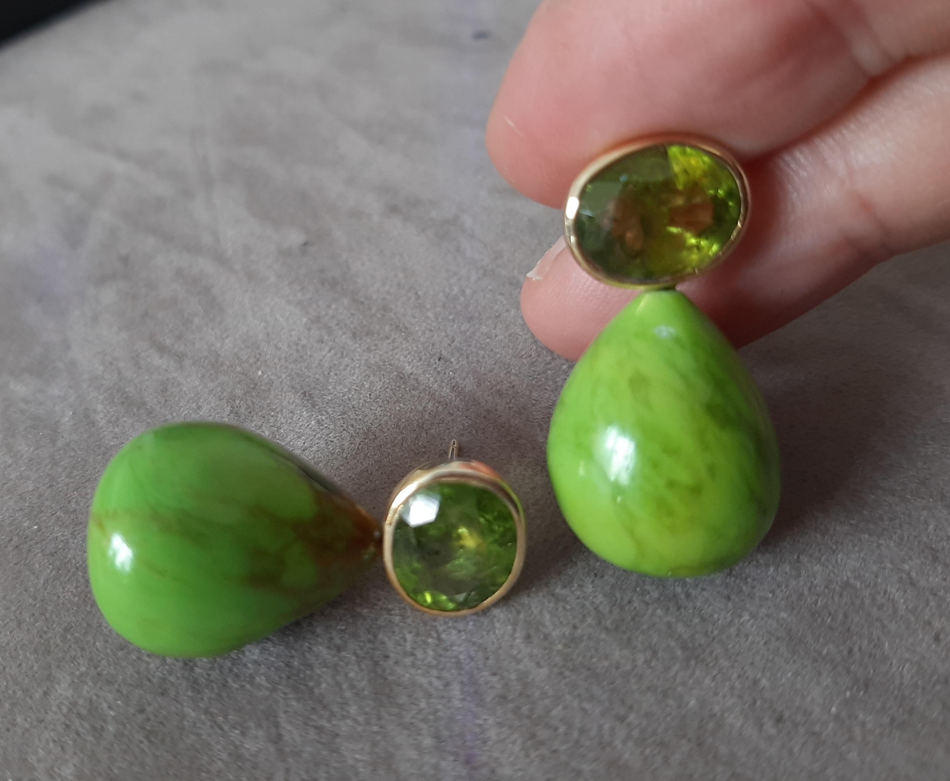 Ovale à facettes  Des gouttes rondes en or jaune massif 14 carats avec péridot et turquoise verte en vente 1