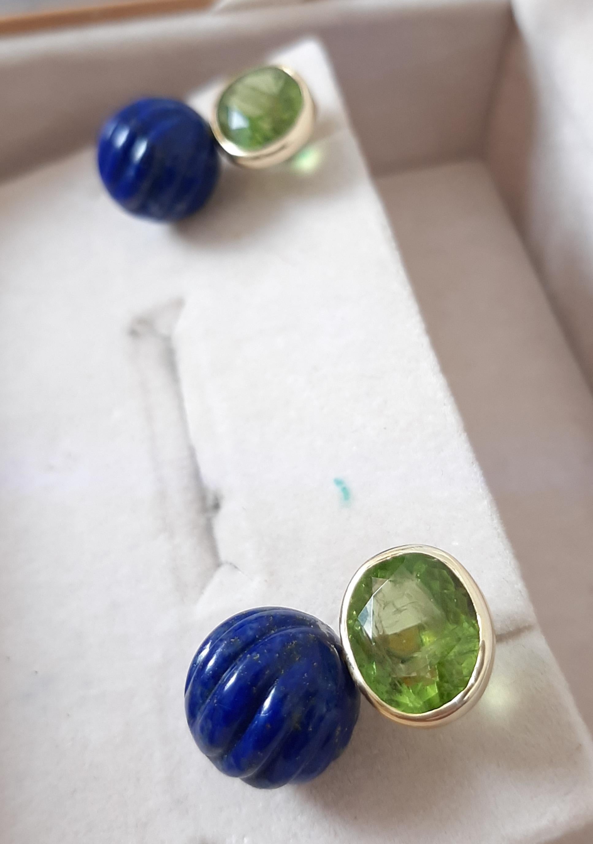 Faceted Oval  Peridot  LapisLazuli Round Carved Beads 14 Karat Solid Yellow Gold In New Condition For Sale In Bangkok, TH