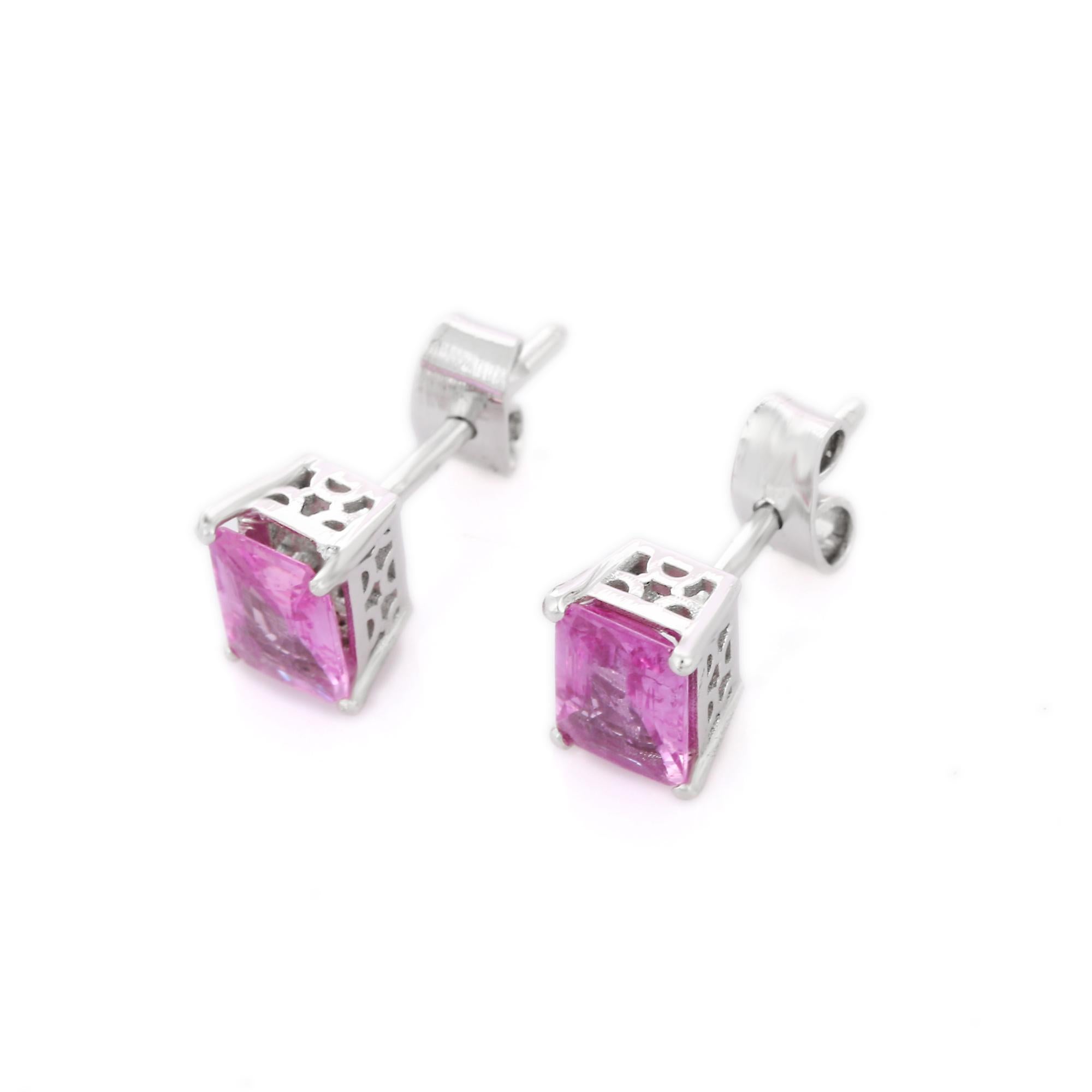 Le borchie creano una bellezza discreta, mettendo in risalto i colori delle pietre preziose naturali e dei diamanti illuminanti.

Borchie con zaffiro rosa taglio ottagonale  in oro 18 carati. Abbracciate il vostro look con questo splendido paio di
