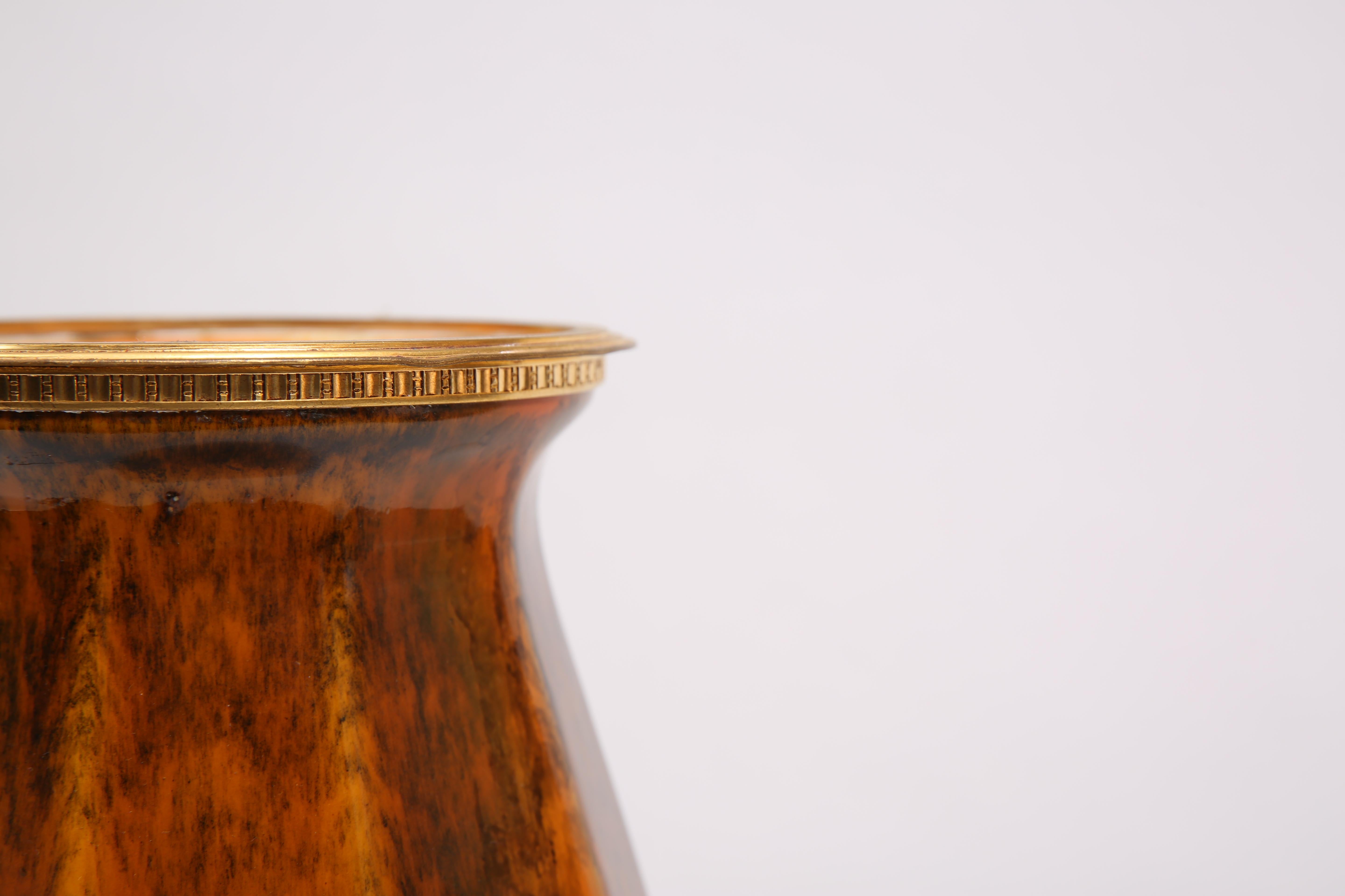 Art Déco Vaso in porcellana sfaccettata di Sèvres in vendita