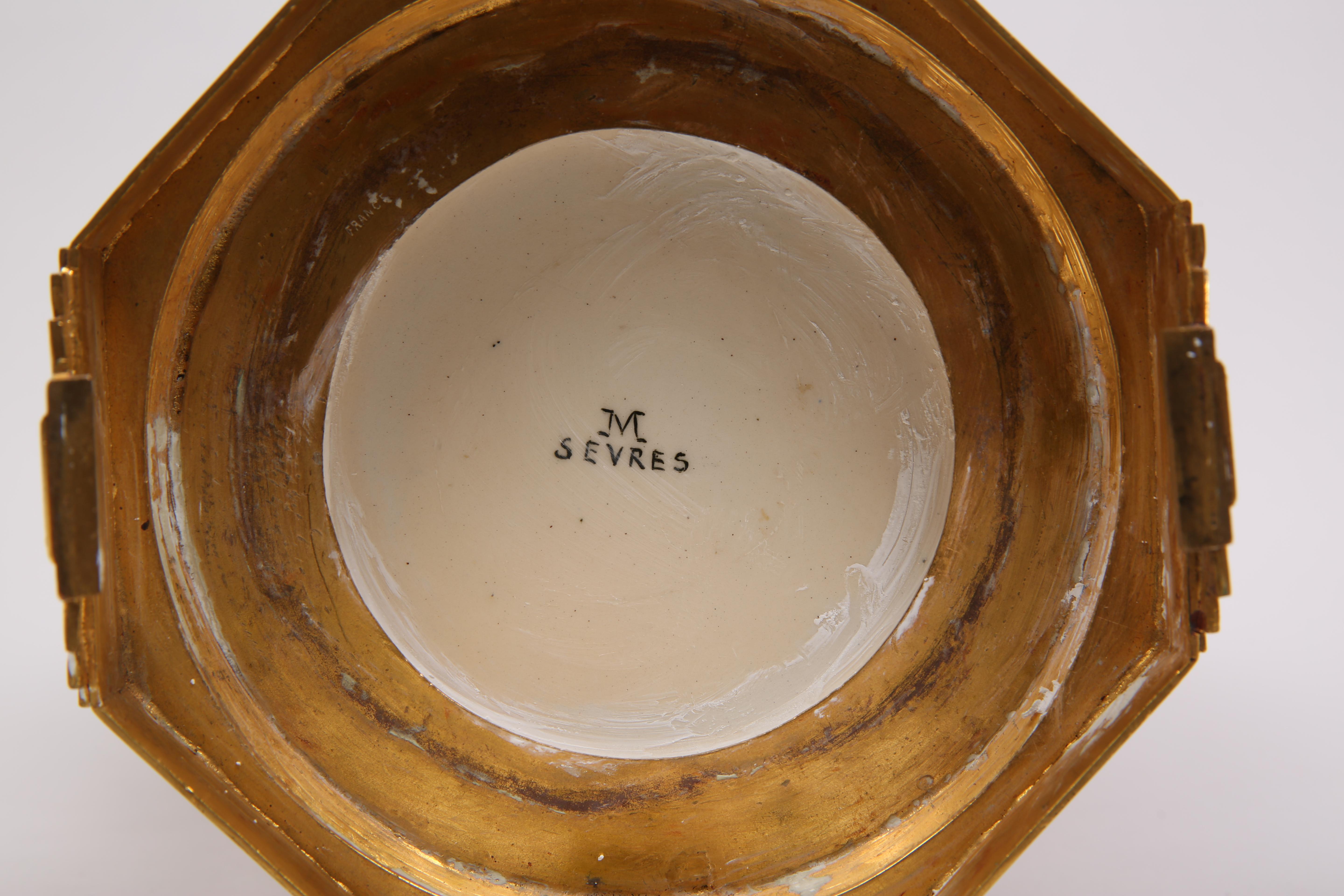 Francese Vaso in porcellana sfaccettata di Sèvres in vendita