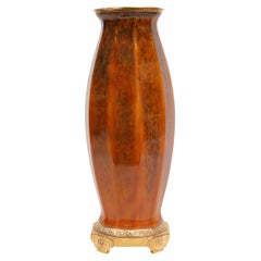 Jarrón de porcelana facetada de SEVRES