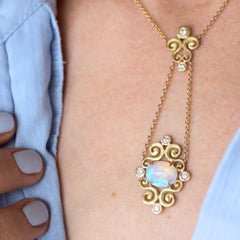 Pamela Froman, collier goutte Arabesque en or, opale arc-en-ciel facettée et diamants, 2021