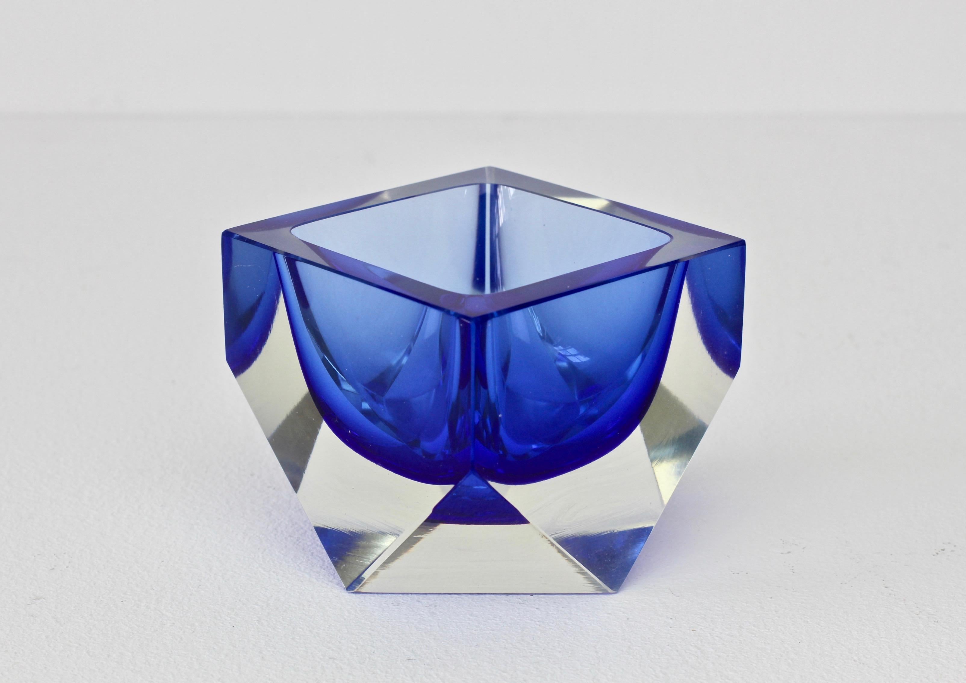 Faceted Blue and Clear Murano Sommerso Cut Glass Bowl Attributed to Mandruzzato  5