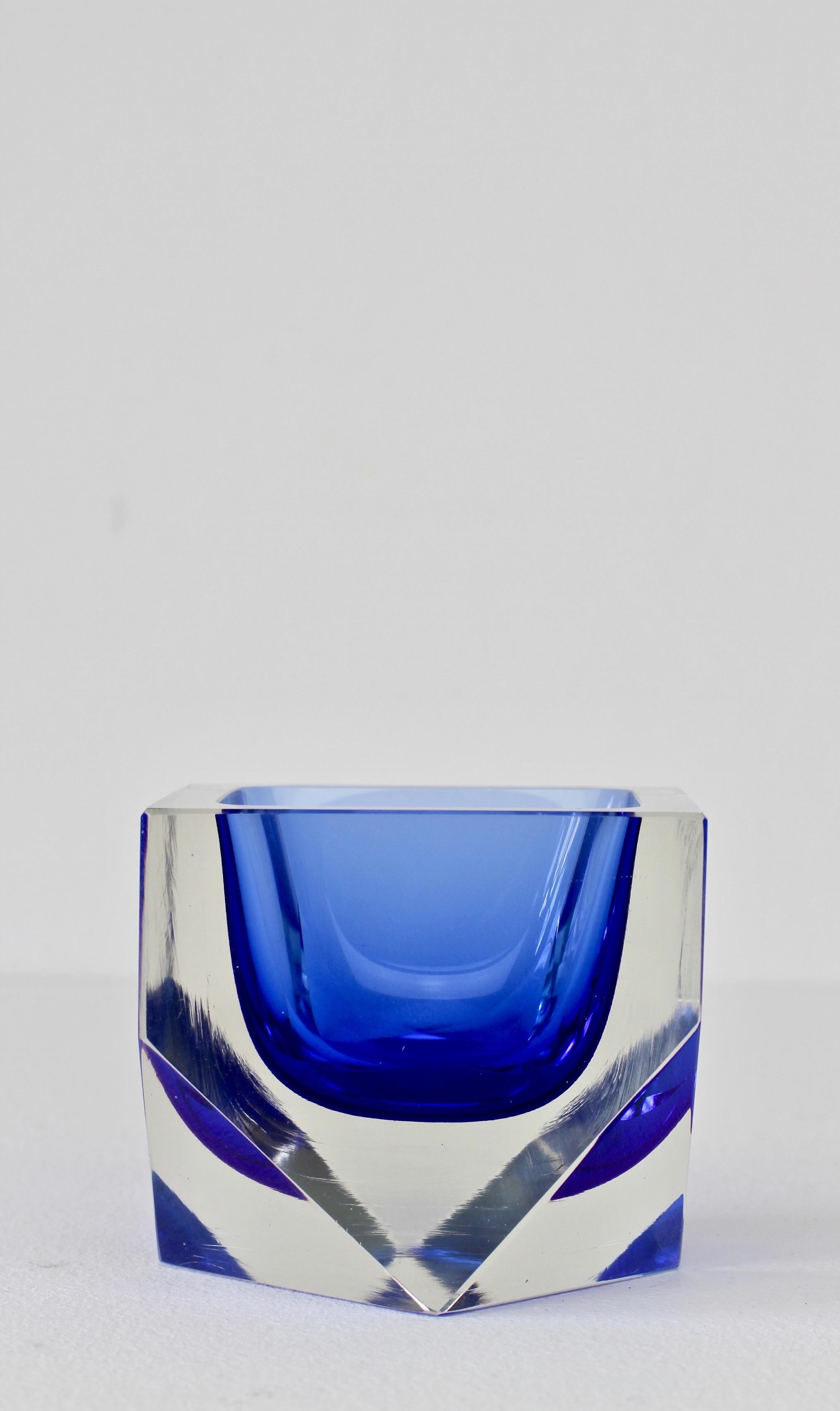 A beautiful vintage midcentury Murano faceted art glass bowl or ashtray attributed to Mandruzzato, circa 1975. The combination of clear and cobalt or sapphire blue 'Sommerso' cut-glass looks stunning.

The early work of Mandruzzato is quite hard