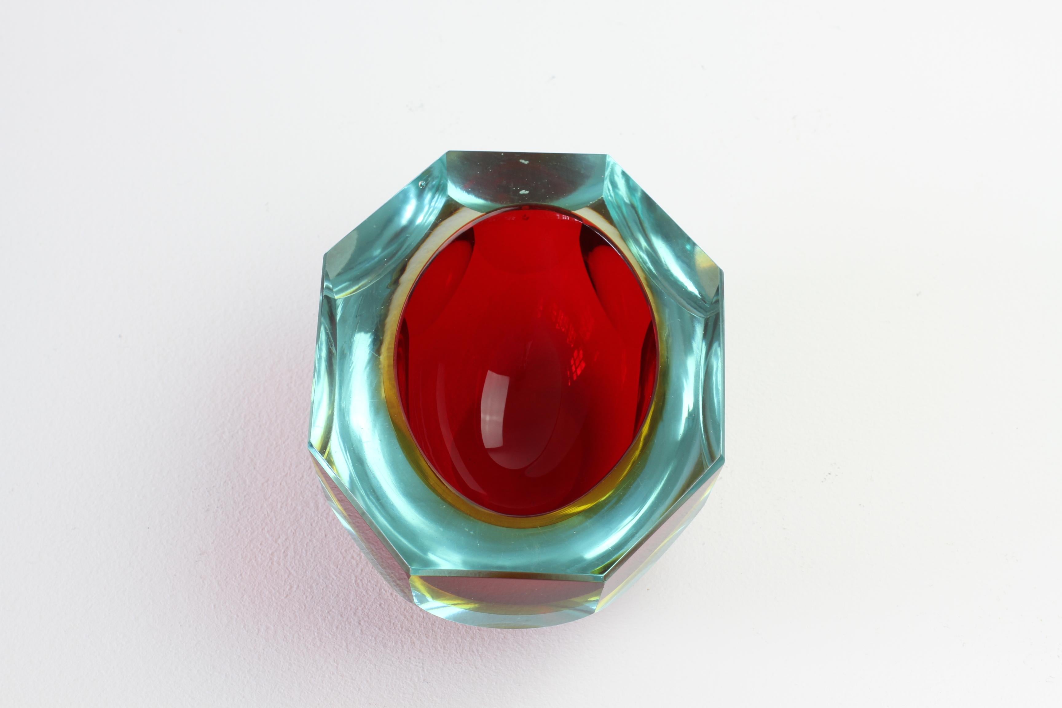 Faceted Red Murano Sommerso Diamond Cut Glass Bowl Attributed to Mandruzzato  For Sale 2
