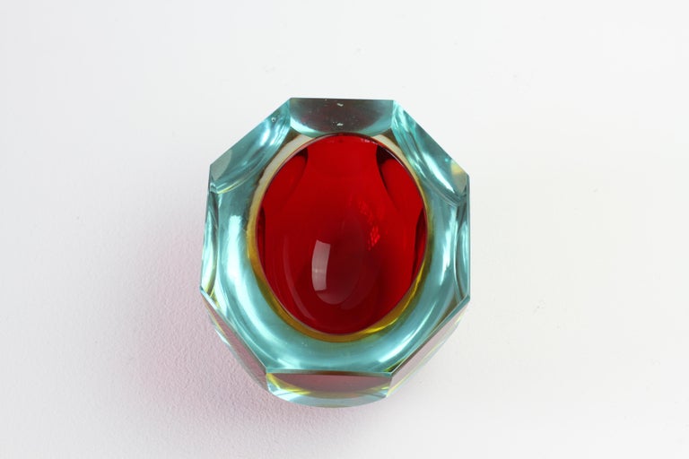 Faceted Red Murano Sommerso Diamond Cut Glass Bowl Attributed to Mandruzzato  For Sale 3