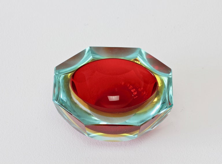 Faceted Red Murano Sommerso Diamond Cut Glass Bowl Attributed to Mandruzzato  For Sale 5