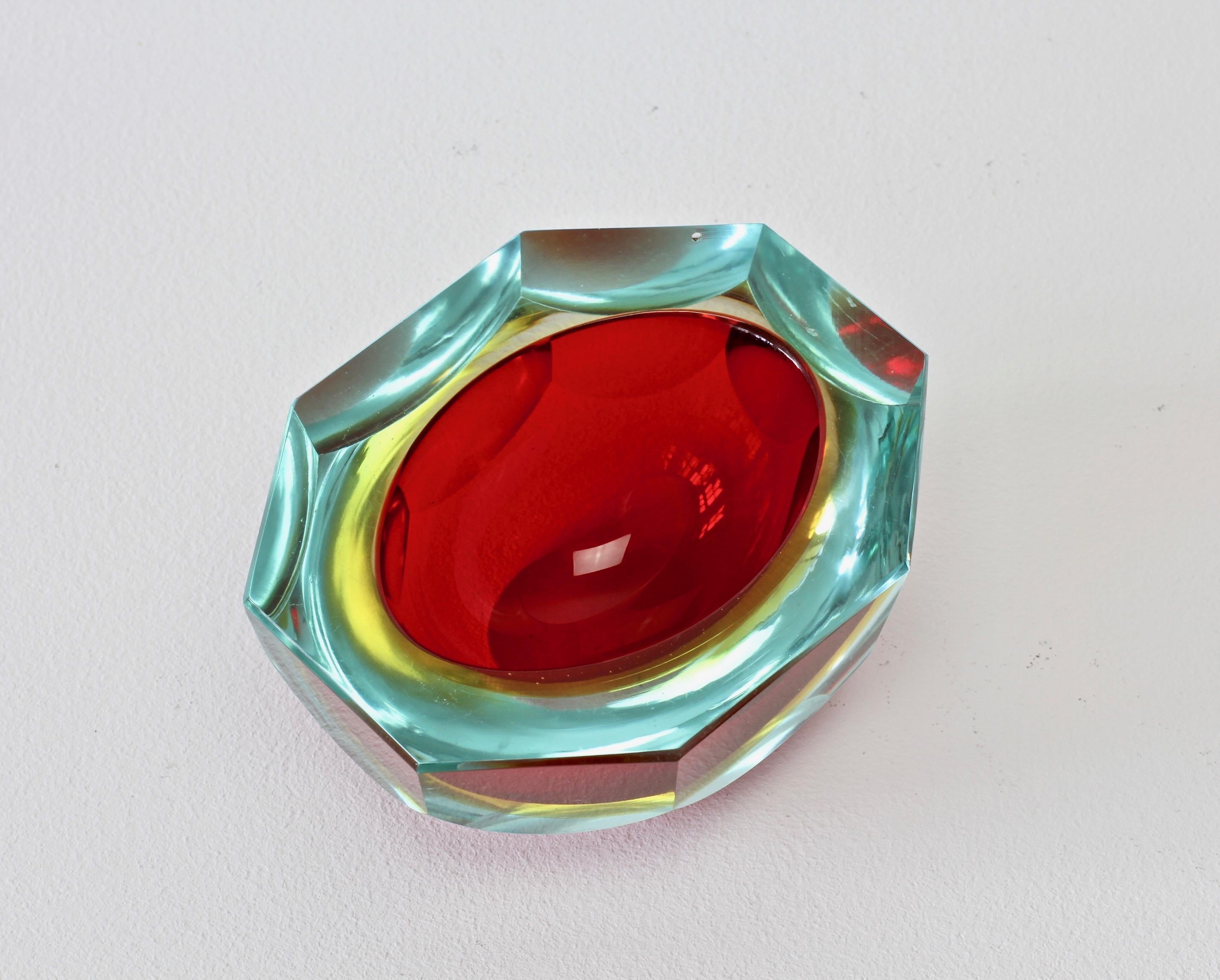 Faceted Red Murano Sommerso Diamond Cut Glass Bowl Attributed to Mandruzzato  For Sale 5