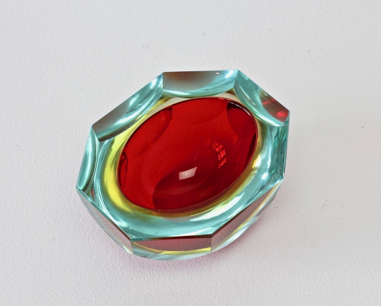 Faceted Red Murano Sommerso Diamond Cut Glass Bowl Attributed to Mandruzzato  For Sale 6