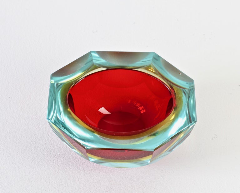 Faceted Red Murano Sommerso Diamond Cut Glass Bowl Attributed to Mandruzzato  For Sale 7