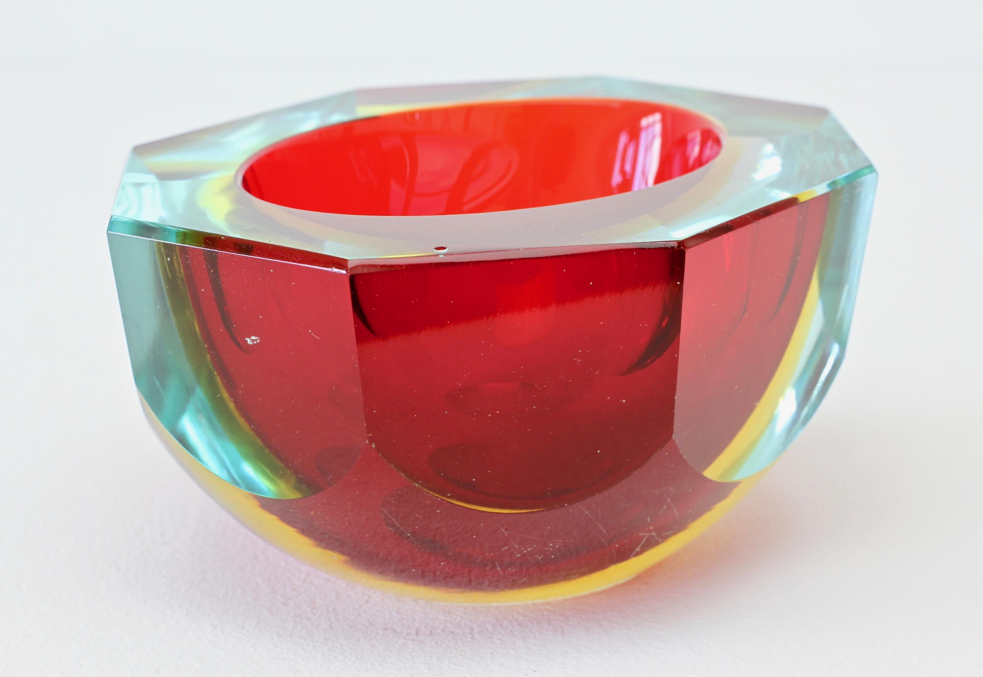 Faceted Red Murano Sommerso Diamond Cut Glass Bowl Attributed to Mandruzzato  For Sale 7