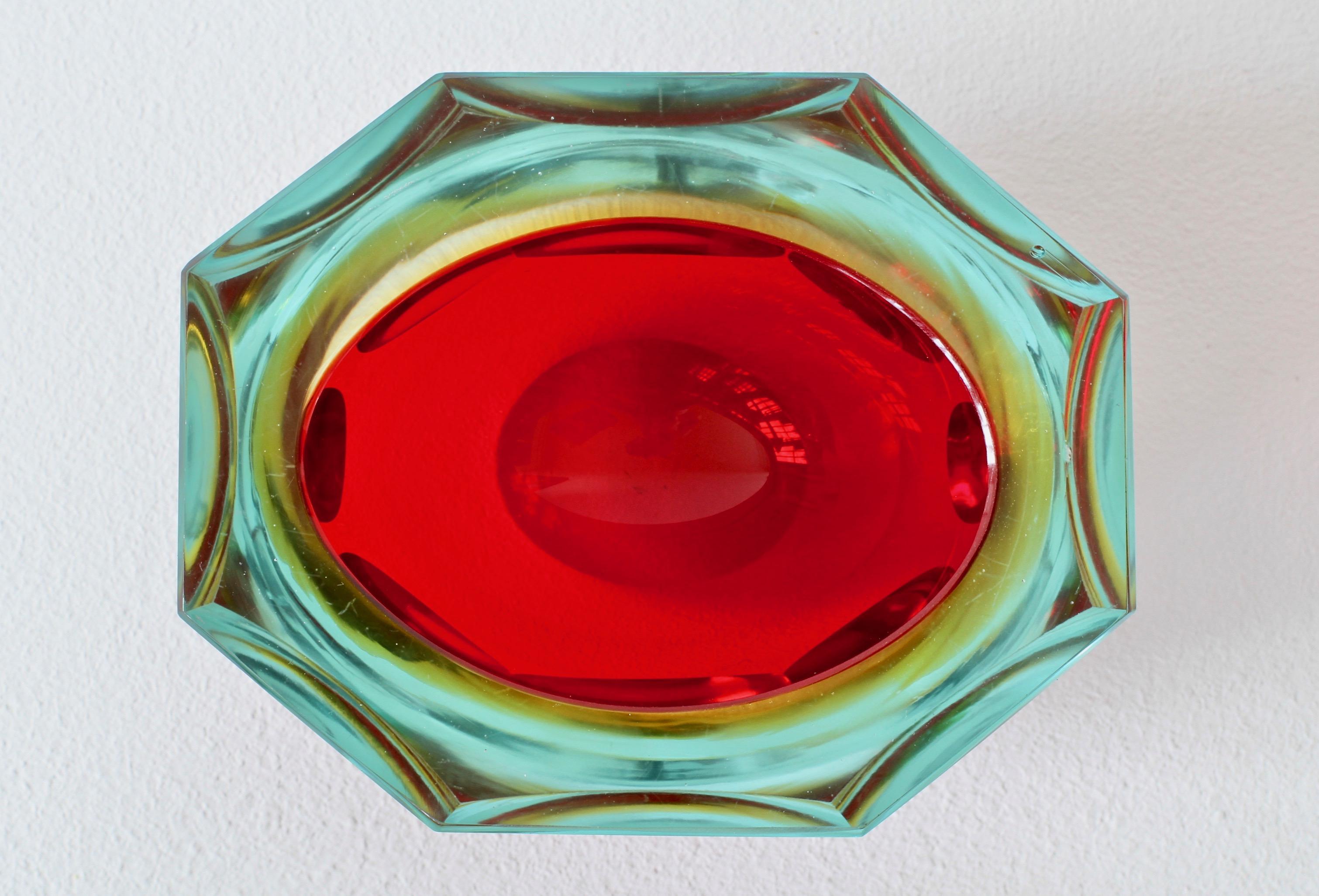 Faceted Red Murano Sommerso Diamond Cut Glass Bowl Attributed to Mandruzzato  For Sale 8