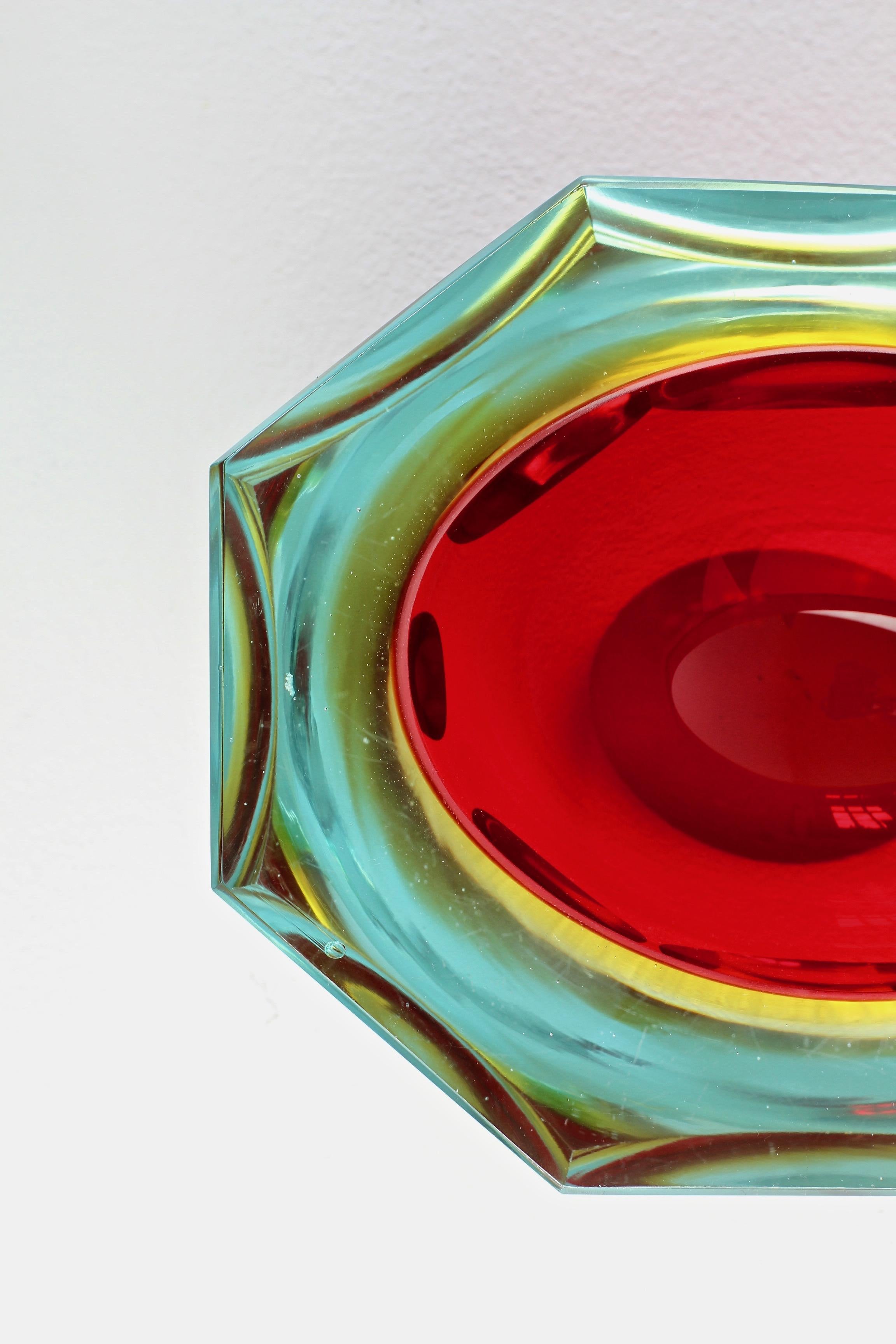 Faceted Red Murano Sommerso Diamond Cut Glass Bowl Attributed to Mandruzzato  For Sale 9