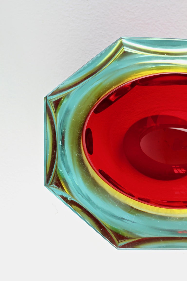 Faceted Red Murano Sommerso Diamond Cut Glass Bowl Attributed to Mandruzzato  For Sale 10