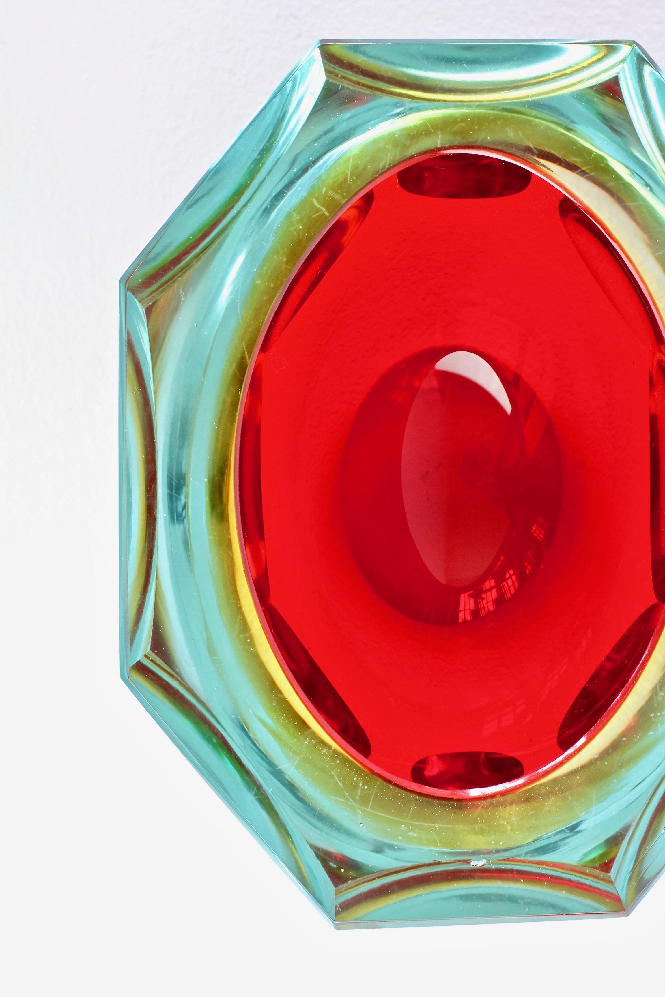 Faceted Red Murano Sommerso Diamond Cut Glass Bowl Attributed to Mandruzzato  For Sale 10