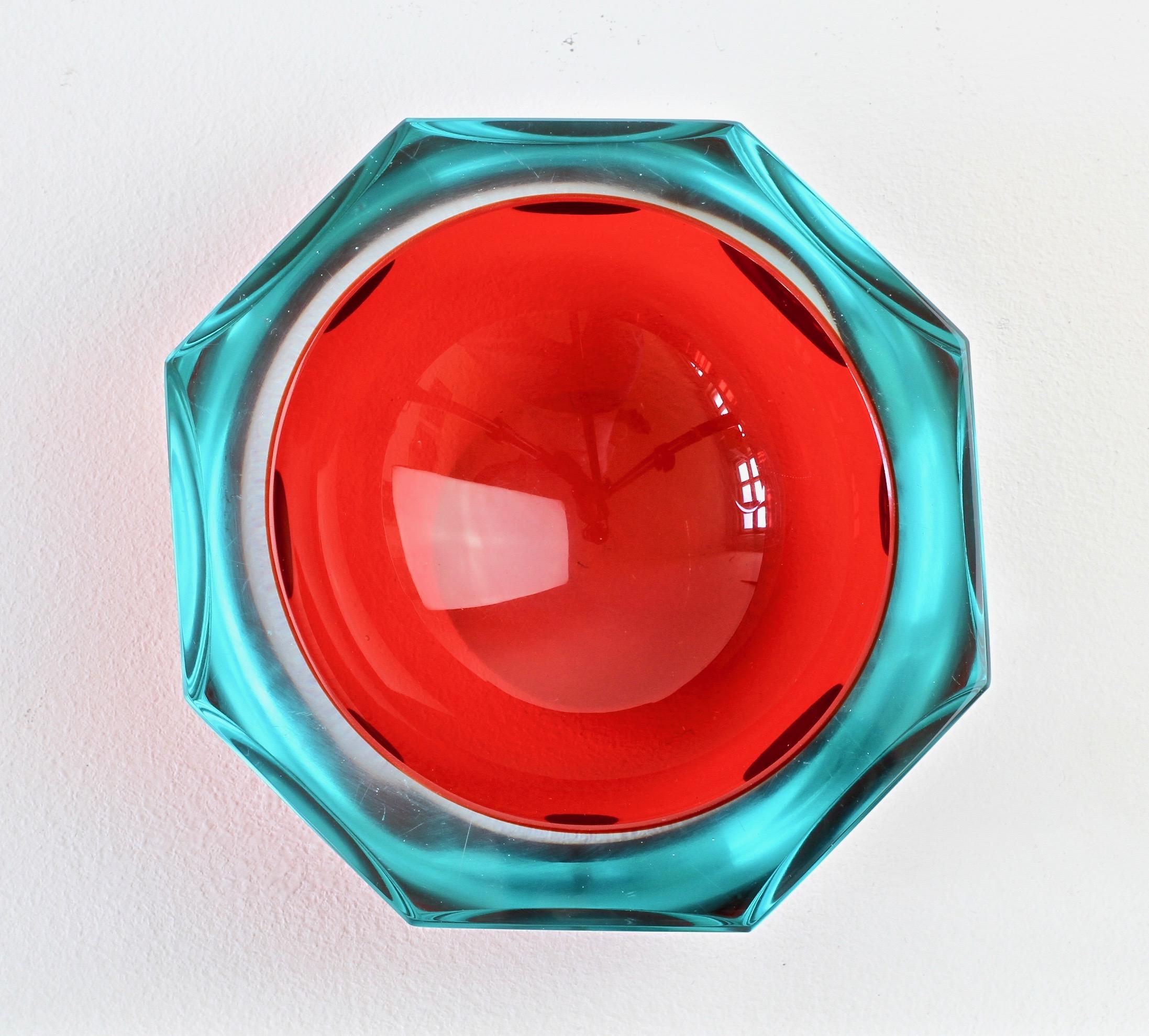 Large vintage Italian midcentury Murano faceted art glass bowl attributed to Mandruzzato, circa 1970s. The combination of ruby red and blue tinted or clear 'Sommerso' cut-glass looks simply stunning.

The early work of Mandruzzato is quite hard to