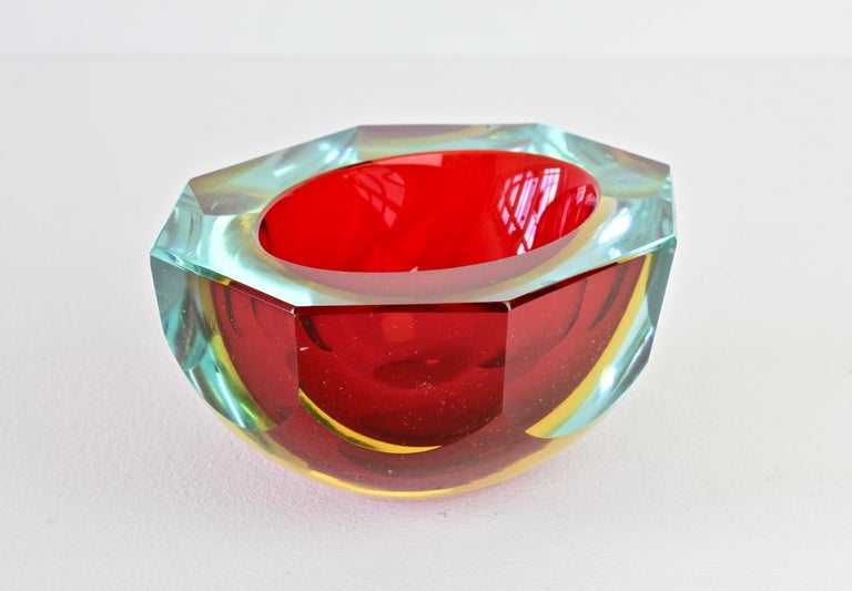 Mid-Century Modern Faceted Red Murano Sommerso Diamond Cut Glass Bowl Attributed to Mandruzzato  For Sale