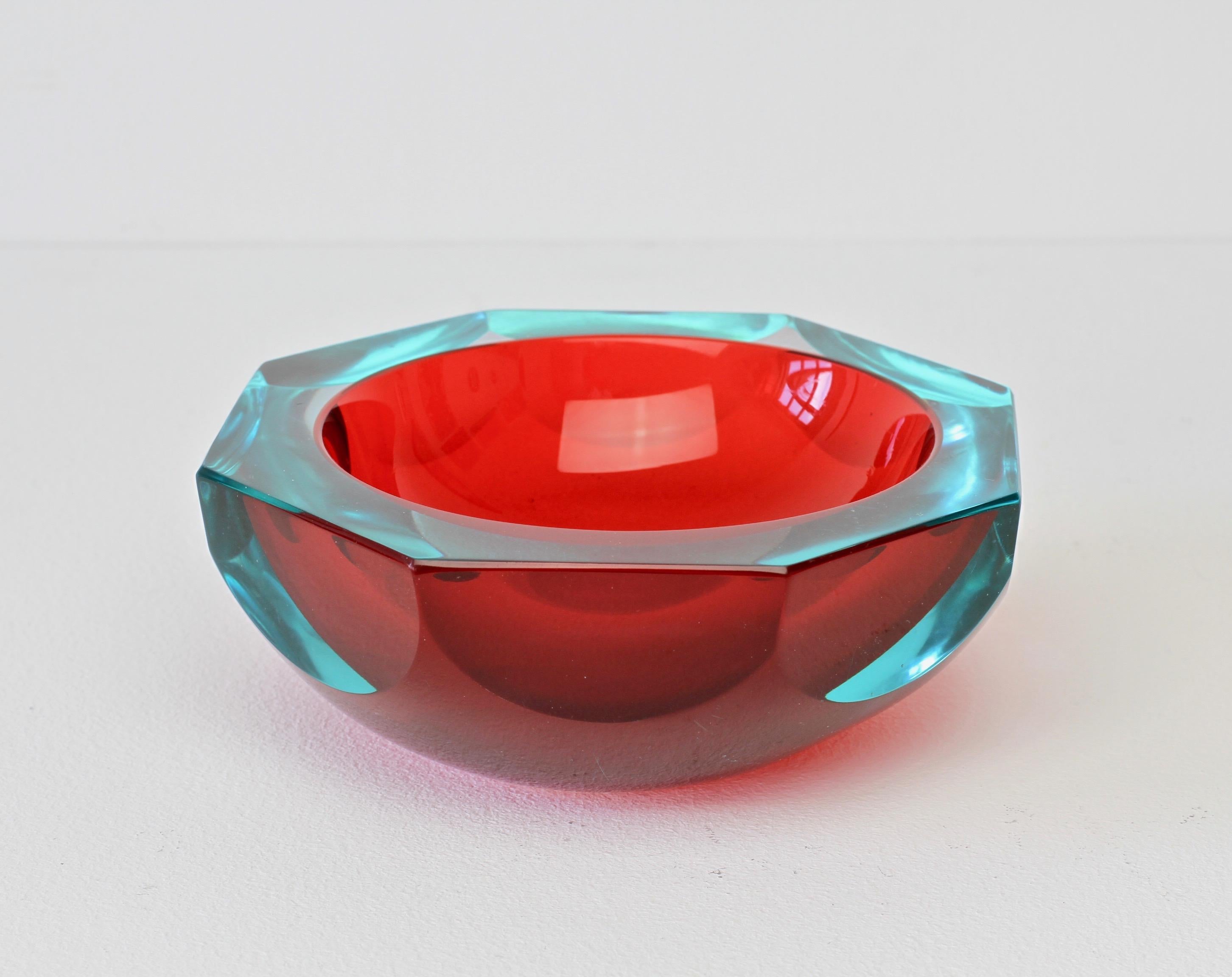 Mid-Century Modern Faceted Red Murano Sommerso Diamond Cut Glass Bowl Attributed to Mandruzzato