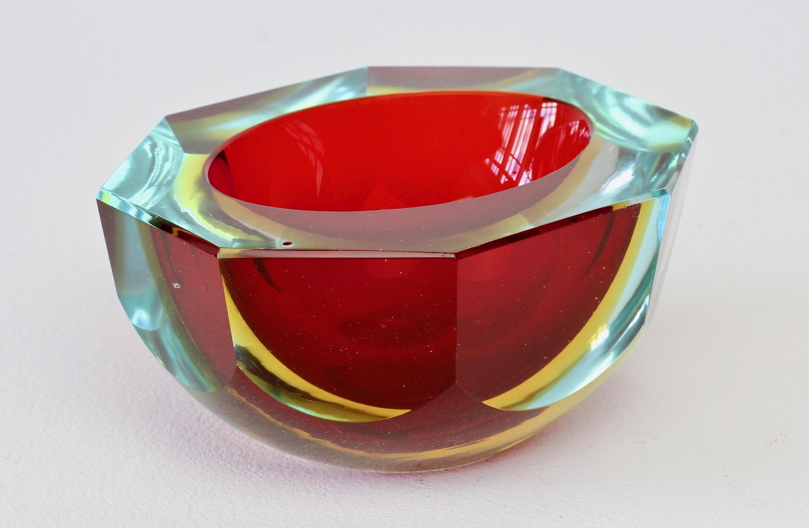 Faceted Red Murano Sommerso Diamond Cut Glass Bowl Attributed to Mandruzzato  For Sale 1