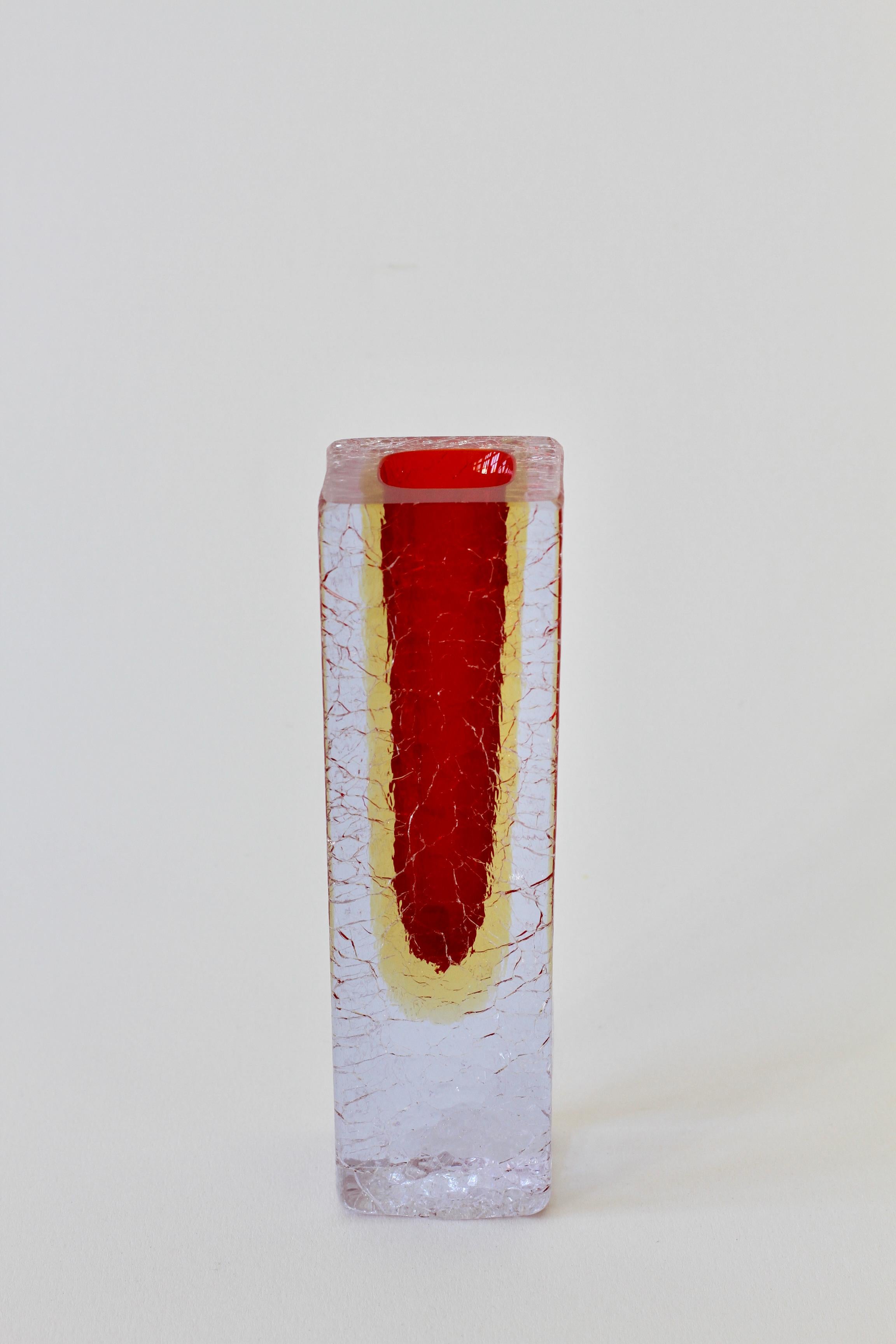 Faceted Red & Yellow Italian Murano 'Sommerso' Crackle Glass Vase, circa 1960s For Sale 4