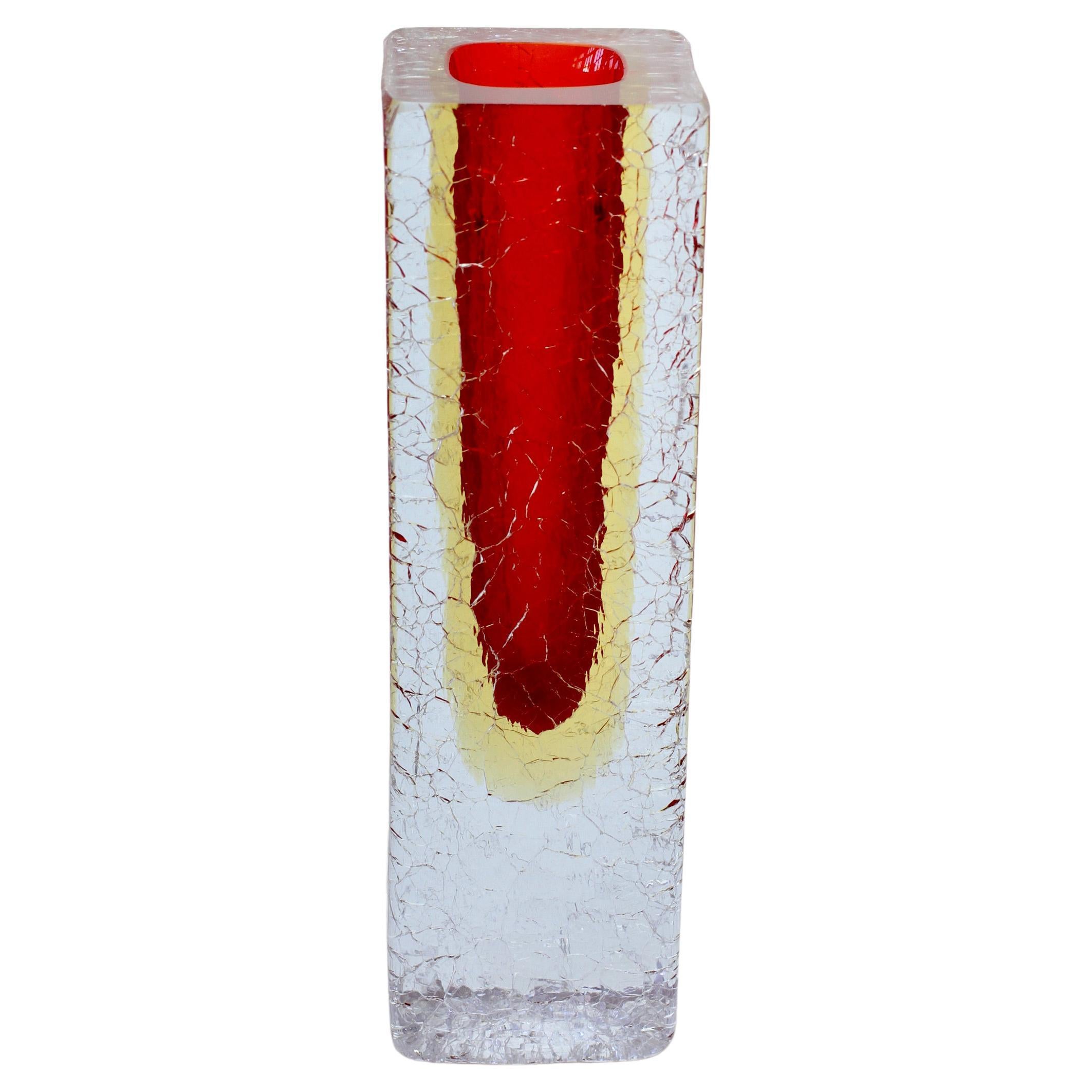 Facettierte rote und gelbe italienische Murano-Vase „Sommerso“ aus Craquelé-Glas, um 1960 im Angebot