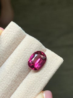 Granato rodolite sfaccettato, 3,02 carati