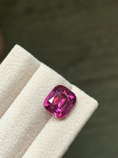 Faceted rhodolite garnet, 3.64 cts