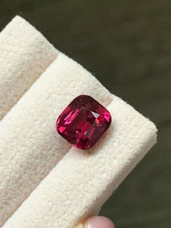Faceted rhodolite garnet, 3.8 cts