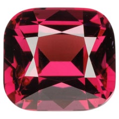 Faceted rhodolite garnet, 3.8 cts
