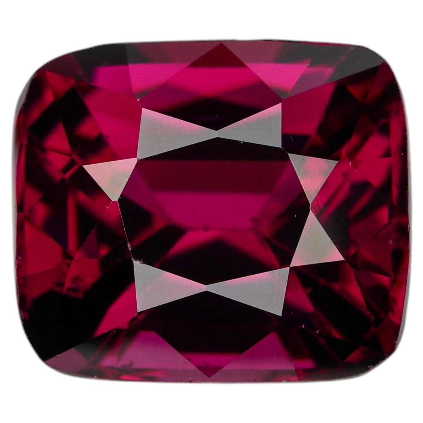 Faceted rhodolite garnet, 4.19 cts For Sale
