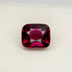 Faceted rhodolite garnet, 4.63 cts