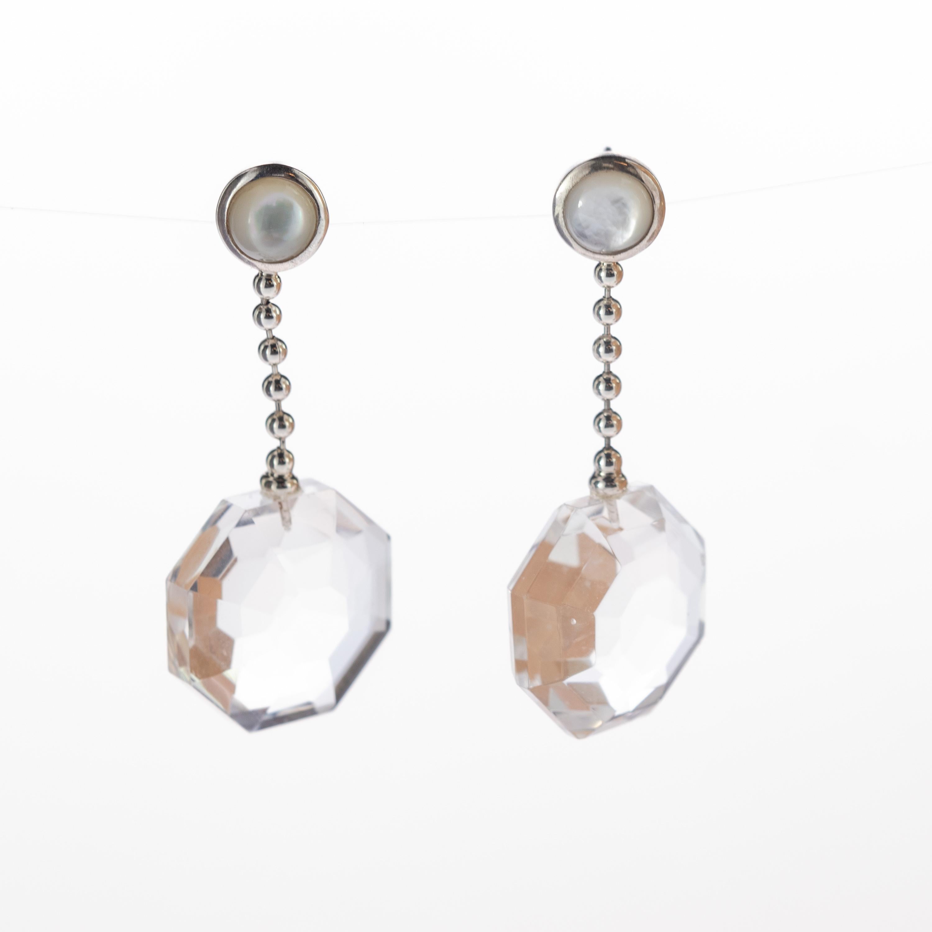 Unique and modern piece designed with a classy and elegant style. Dangle drop pearl earrings with a delicate 925 sterling silver delicate chain with 6 round details. A fancy jewellery piece ending in a crafted faceted rock crystal dream catcher