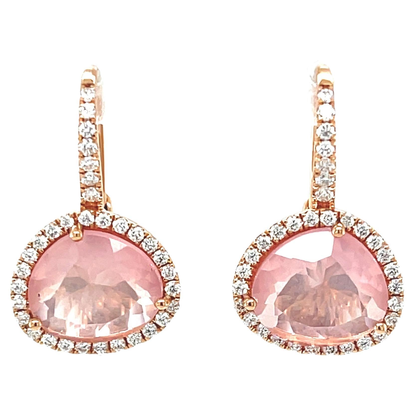 Pendants d'oreilles en or rose 18 carats, quartz rose facetté et halo de diamants 