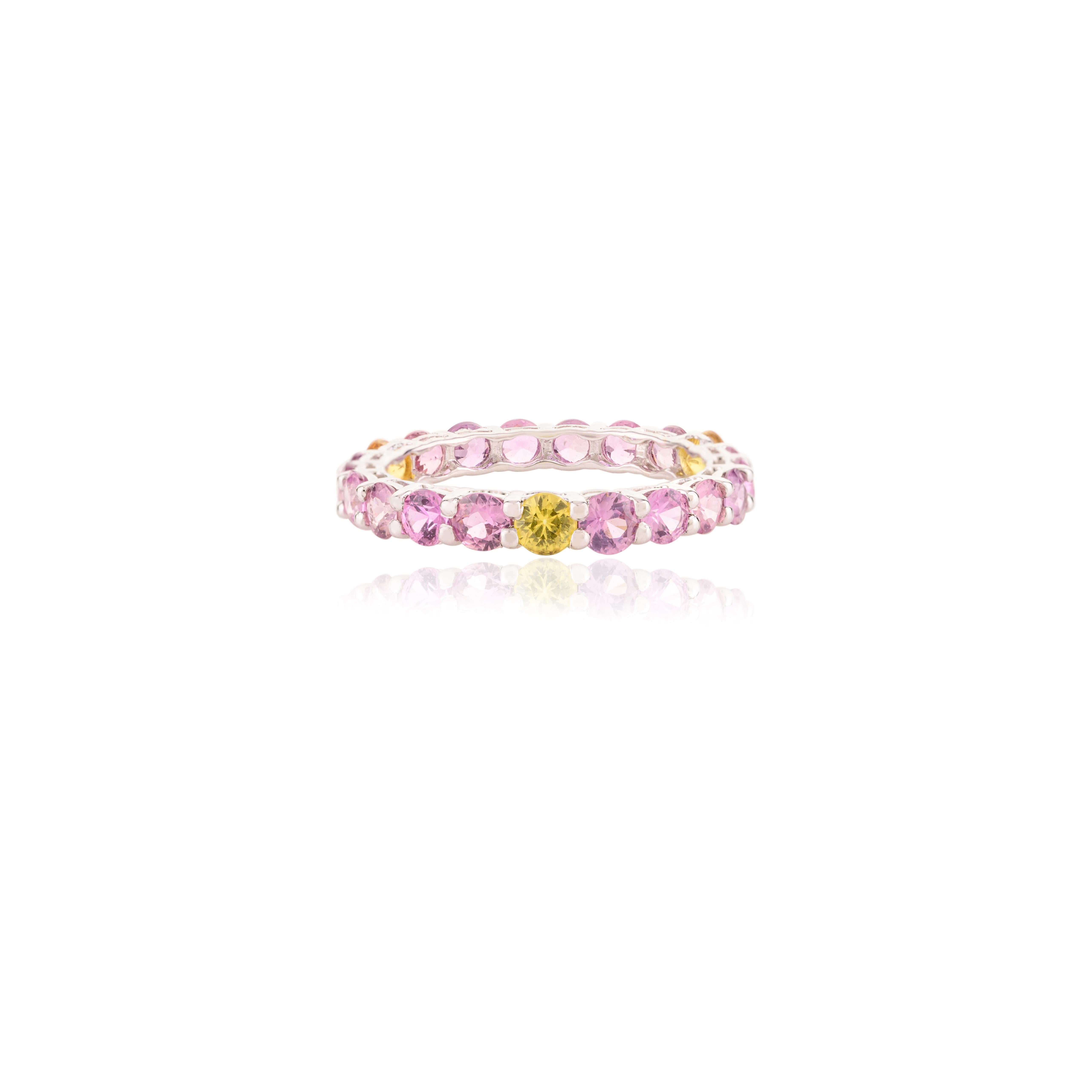 En vente :  Bague empilable en or blanc massif 14k, saphirs multiples ronds et facettés 3
