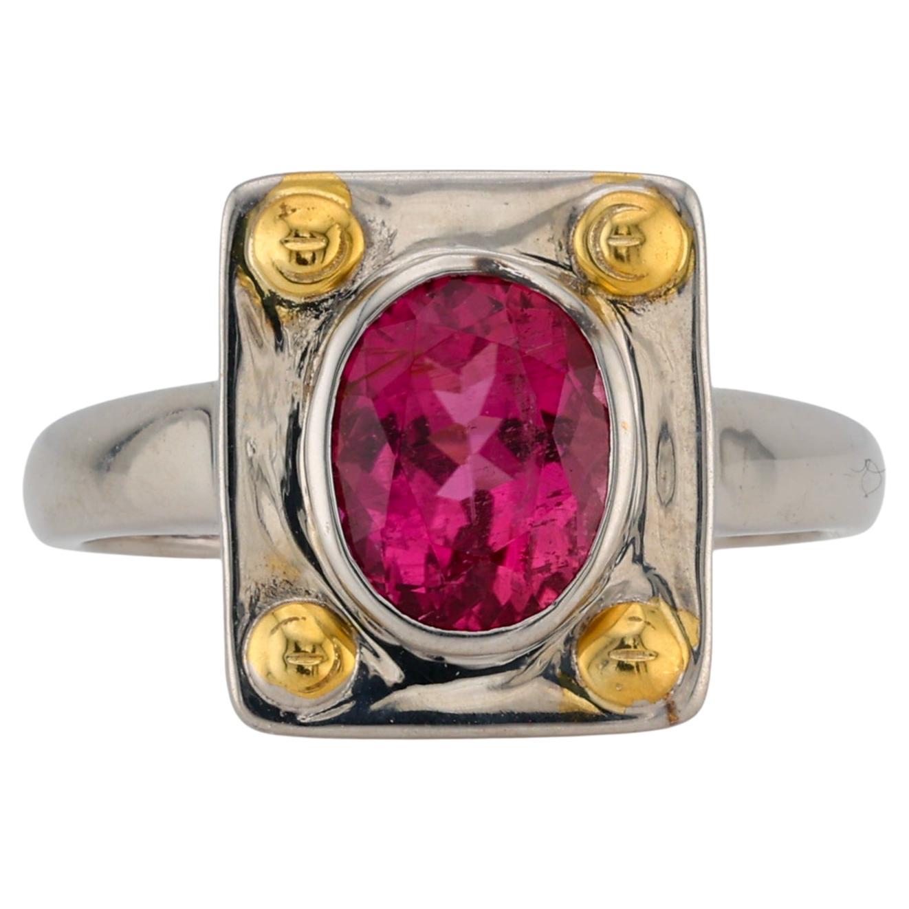 Anillo de plata con turmalina rubelita facetada, 2,5 cts