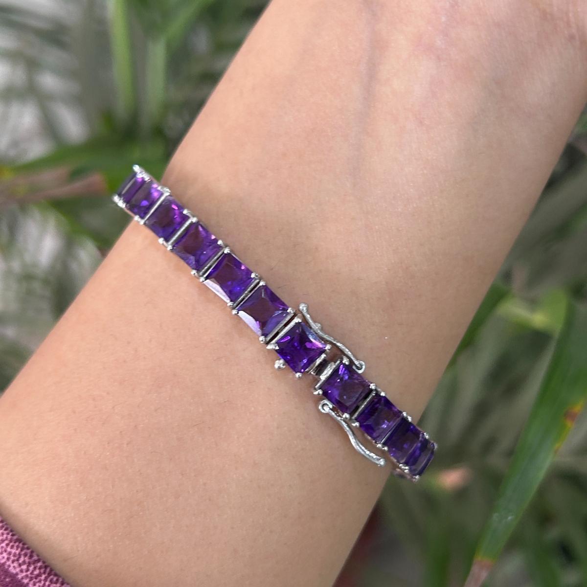 Faceted Square Cut Amethyst Line Bracelet in Sterling Silver for Mom Gift In New Condition For Sale In New York, NY