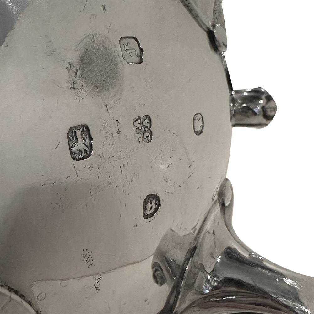 Faceted Teapot engraved Flowers Joseph Angell, 752g Silver, London 1841 In Good Condition For Sale In Paris, FR