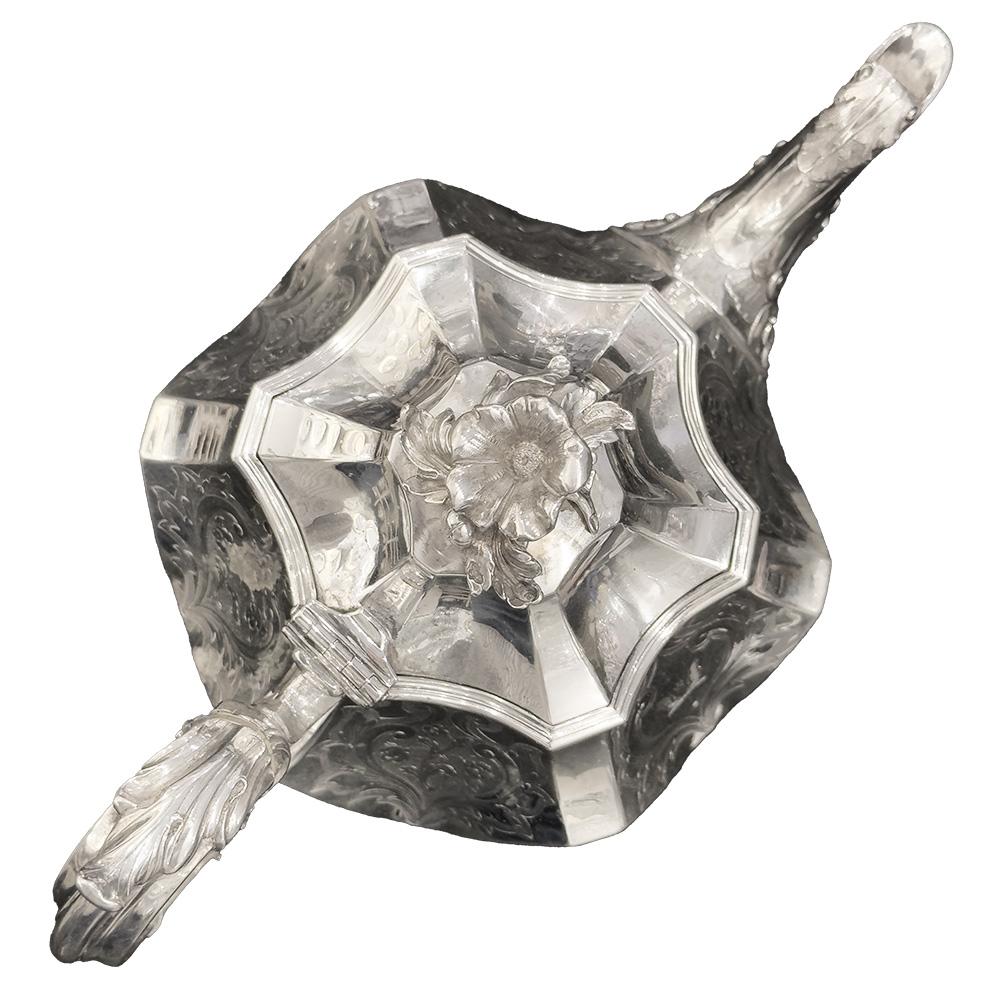 Faceted Teapot engraved Flowers Joseph Angell, 752g Silver, London 1841 For Sale 2